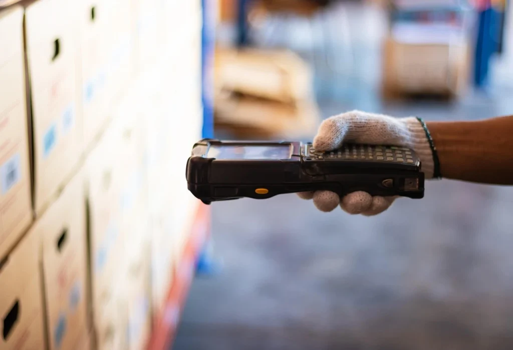 portable inventaire scannant des marchandises