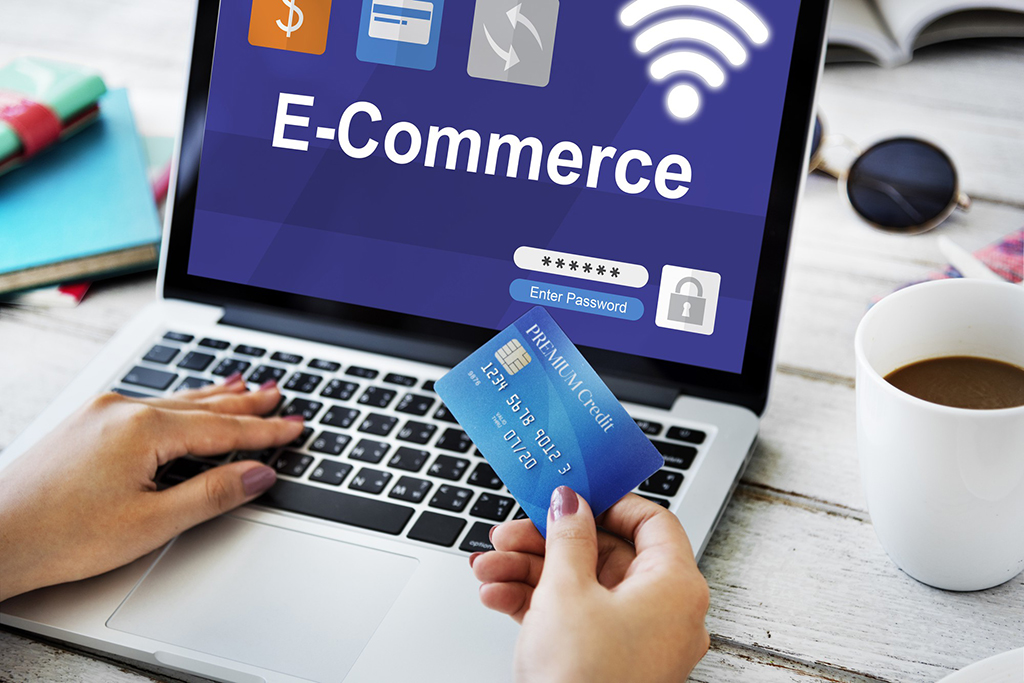 site de commerce en ligne avec une carte bancaire d'un future acheteur